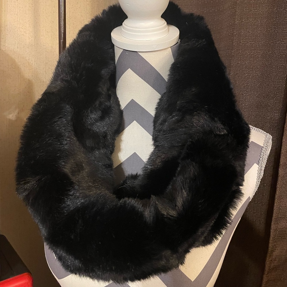 Reversible Faux Fur Collar